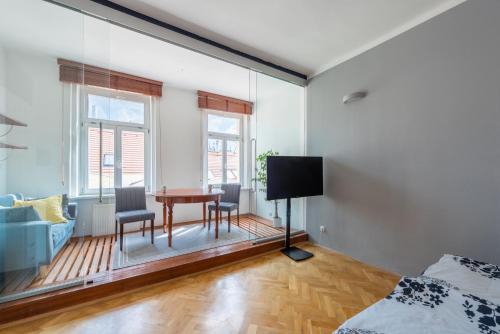 Modern apartment few steps from centre, Praha (fotografie 2)