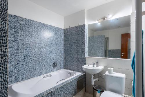Modern apartment few steps from centre, Praha (fotografie 6)