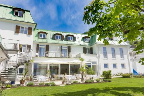 Strandhotel Kärntnerhof, Pörtschach am Wörthersee bei Köstenberg