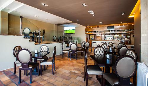 ผับ/เลาจน์, Miraolas in แอลลาเนส