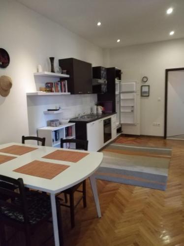 Konyha, Sedam Bisera in Kastela