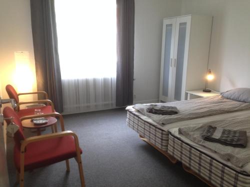 2 twin beds
