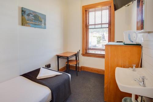 The Cambridge Hotel & Backpackers Room Type - Standard Single Room