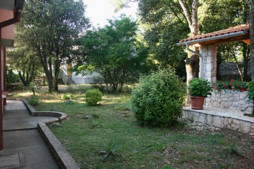  Apartment Pinezici 5440b, Ferienwohnung in Vrh