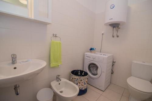Two-Bedroom Apartment with Terrace and Sea View image 2