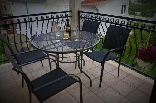 Apartments with a parking space Split - 15410, Split (photo 8)