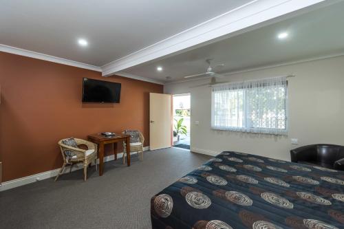 Moore Park Beach Motel Ideally located in the Bundaberg area, Moore Park Beach Motel promises a relaxing and wonderful visit. The property offers a high standard of service and amenities to suit the individual needs of all 