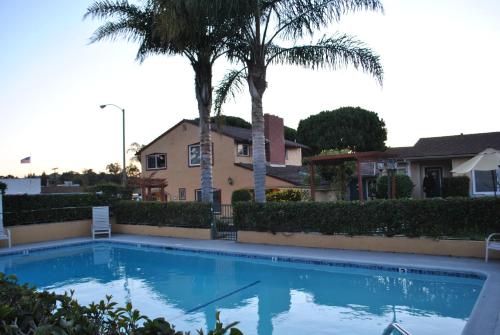 Svømmebasseng, Oasis Inn and Suites near Mission Santa Barbara