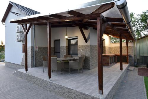 ระเบียง/ชานเรือน, Sirály Apartman (Siraly Apartman) in ฮอยดูนานาช