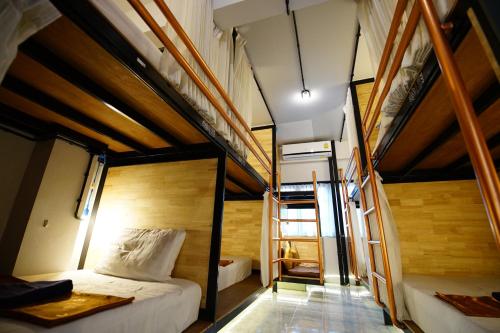 Sleep Owl Hostel in Don Mueang International Airport
