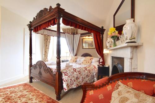 Double Room with King Four Poster Bed