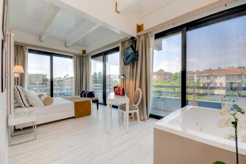 Junior Suite with Pool View