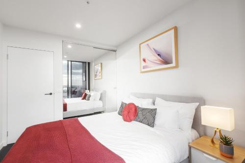 Ascent Apartment with Ocean Views by Ready Set Host