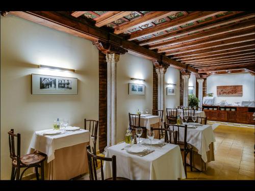 Hotel Murillo - image 8
