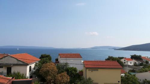  Apartmani Marija, Ferienwohnung in Seget Vranjica