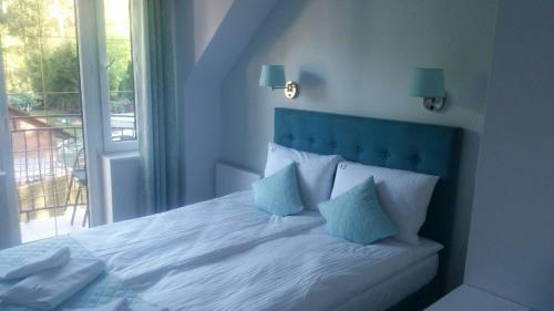 Junior Double Room image 10