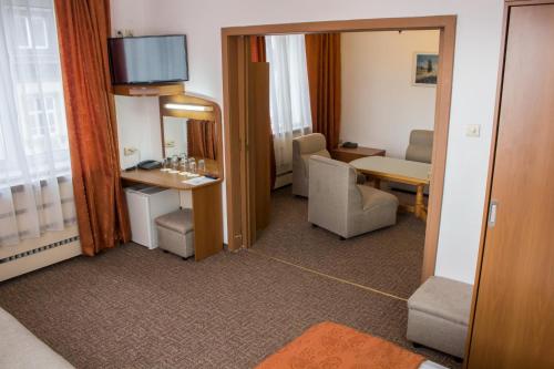 Slavyanska Beseda Hotel - image 4