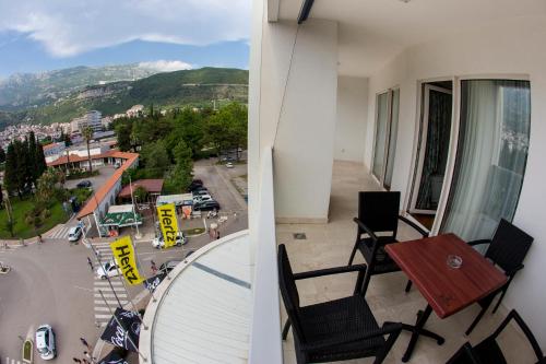 Apartman Anna Tre Canne Budva - image 4
