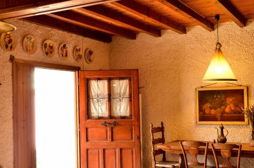  Traditional two floor cottage with garden in Áno Kremmídhia