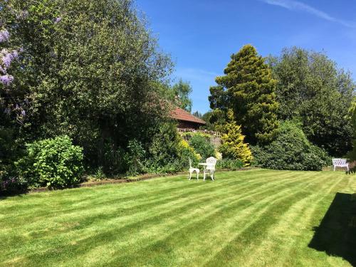 Oak Tree Cottage, Charming, Rural New Forest Home