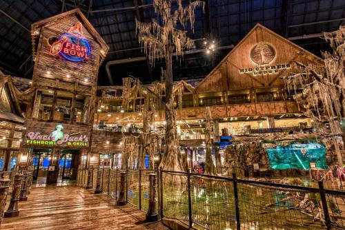 Étterem, Big Cypress Lodge near Memphisi Tűzoltómúzeum