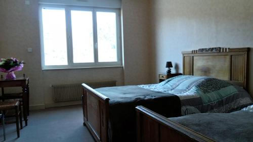 1 double bed, 2 twin beds