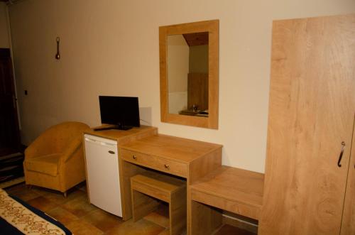 3 twin beds