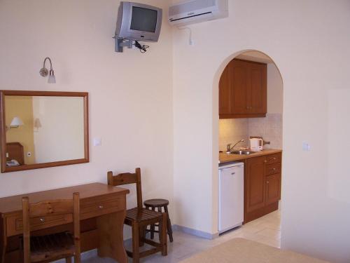 Perros Hotel - image 7