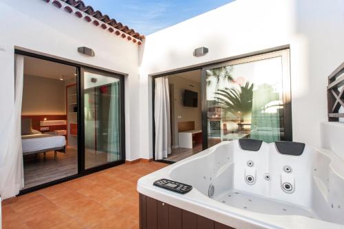 142809500 Vanilla Garden Boutique Hotel - Adults Only