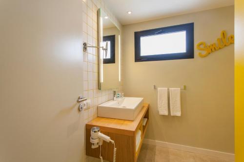 142813374 Vanilla Garden Boutique Hotel - Adults Only