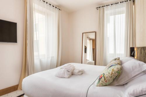 Boutique Hotel Sant Roc & Spa Boutique Hotel Sant Roc & Spa is a popular choice amongst travelers in Menorca, whether exploring or just passing through. The property offers a wide range of amenities and perks to ensure you have a 