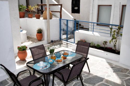 Gavrion's Nest - Premium Cycladic Studio - Tap to explore photos
