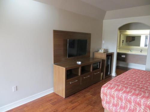 Palace Inn Bissonnet – Houston, TX