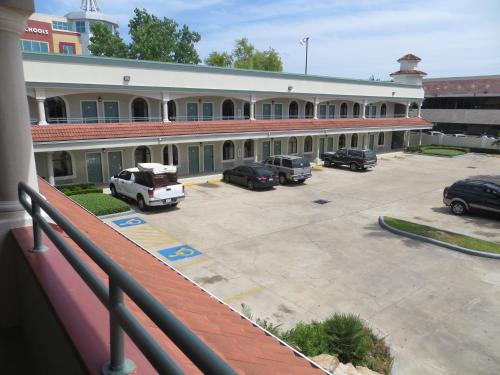 Palace Inn Bissonnet – Houston, TX
