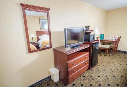 Quality Inn & Suites Coldwater near I-69