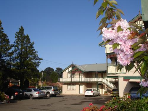 Three Explorers Motel