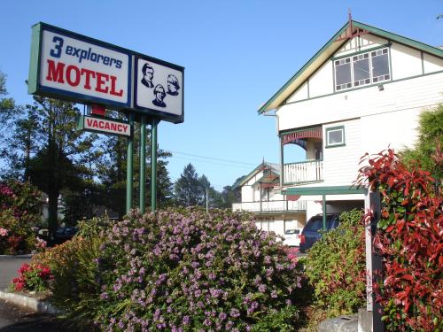 Three Explorers Motel