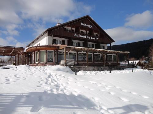 Auberge au bord du lac