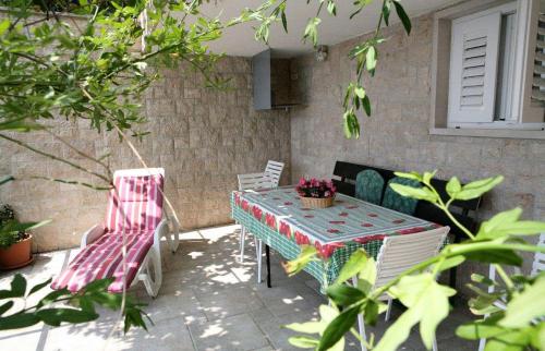 Two-Bedroom Apartment with Terrace and Sea View image 1