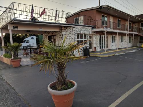 La Hacienda Motel