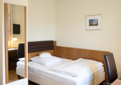 Kloster Roggenburg Kath. Pfarramt für Roggenburg, Biberach und Schießen