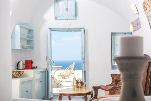 Deluxe Suite with Sunset View image 2