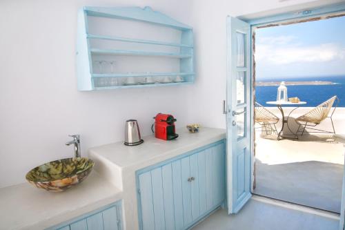 Deluxe Suite with Sunset View image 1