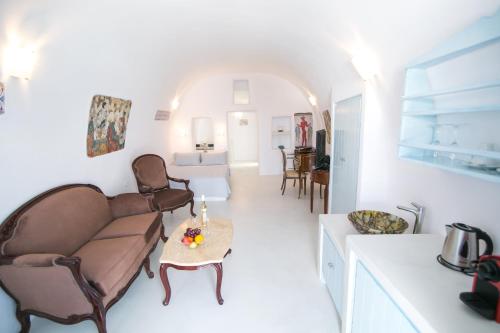 Deluxe Suite with Sunset View image 6