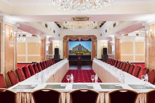 Grand Hotel Emerald - image 3