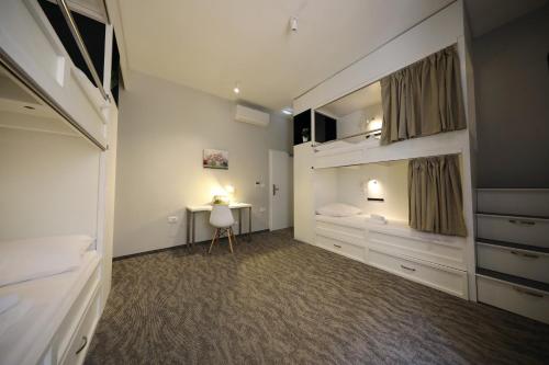 Downtown Boutique Hostel - image 11
