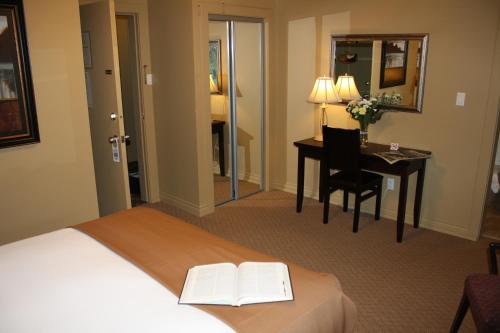 Overlander Mountain Lodge Room Type - Queen Room with Property View