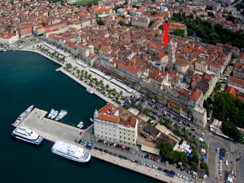 Palace apartment, Split (photo 4)