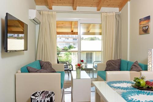 Palapart Gikas Gouvia Gikas Suites Gouvia Corfu is conveniently located in the popular Corfu area. The property offers a wide range of amenities and perks to ensure you have a great time. Service-minded staff will welcome 
