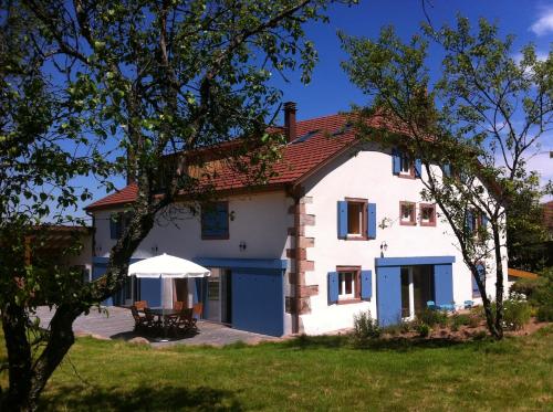 A szálláshely kívülről, Bluets et Brimbelles in Saales